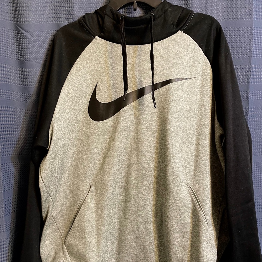 Lightly worn Nike Dri fit Hoodie size XL